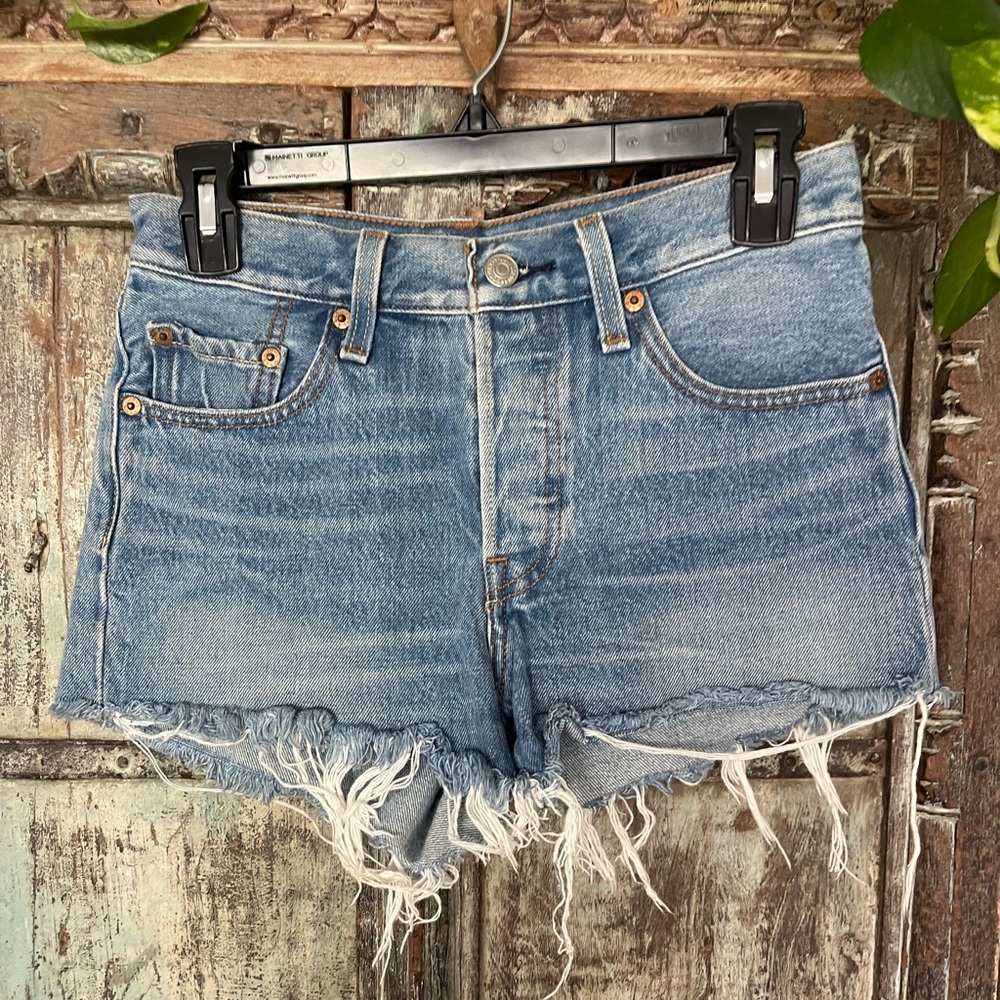 Levi’s 501 Cut Off Denim Shorts